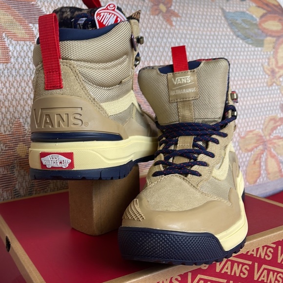 Vans Men’s Ultrarange Exo
Taos Taupe
VN0A4BVSYUU
Sneakers Boots - Picture 10 of 16